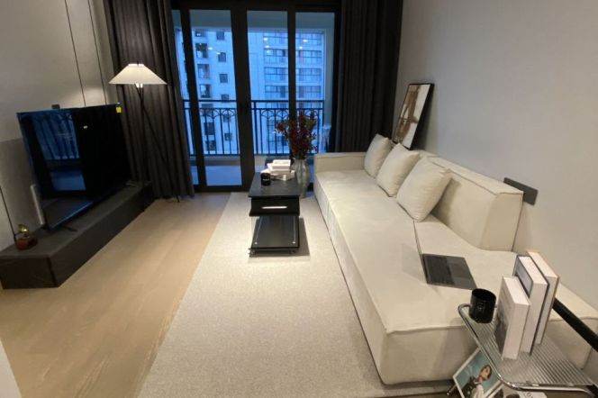 Exquisite 1br apt with big floor window,Oven,modern style,High rise,Line 15