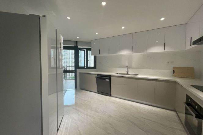 Modern 3brs with floor heating and balcony in Lujiazui