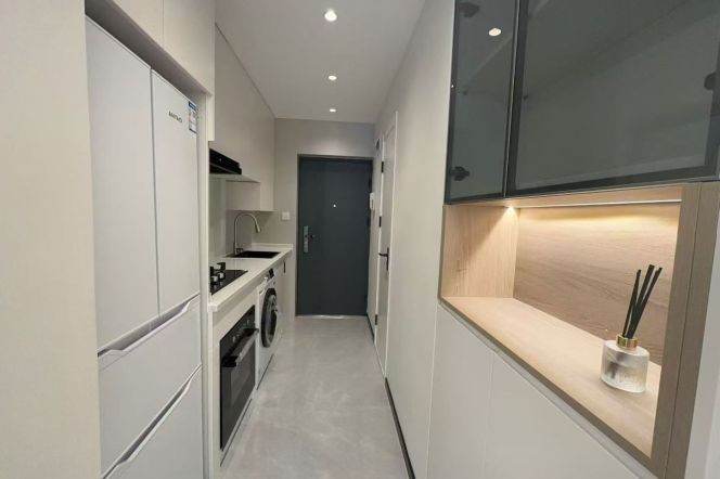 1 br near L2/L11 jiaotong uni station+lift