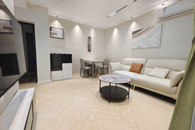 Modern 1BR Gem with Floor Heating in the Heart of Changning