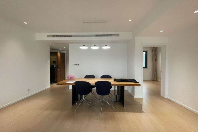 Modern 3brs with floor heating and balcony in Lujiazui