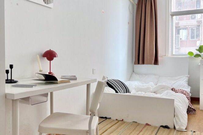 Bright room near Zhongshan park,close to ECNU,available now