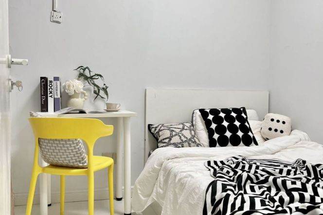 Cozy room near Jingan temple,close to ECNU,with private balcony 