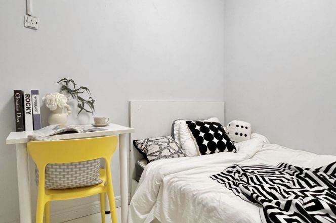 Cozy room near Jingan temple,close to ECNU,with private balcony 