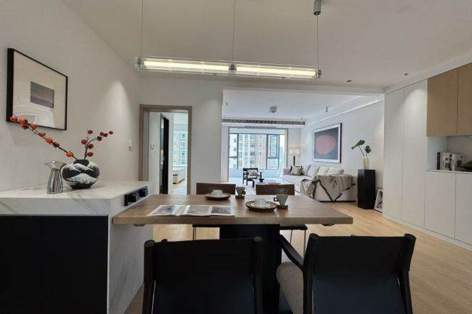 Brand new decoration 3brs with floor heating beside Century Park