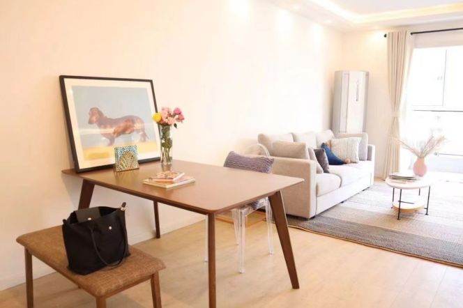 Spacious 2Brs/2Lrs/2Bts apt nr Shanghai indoor stadium,M1/4