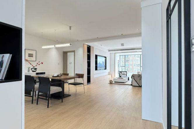 Brand new decoration 3brs with floor heating beside Century Park