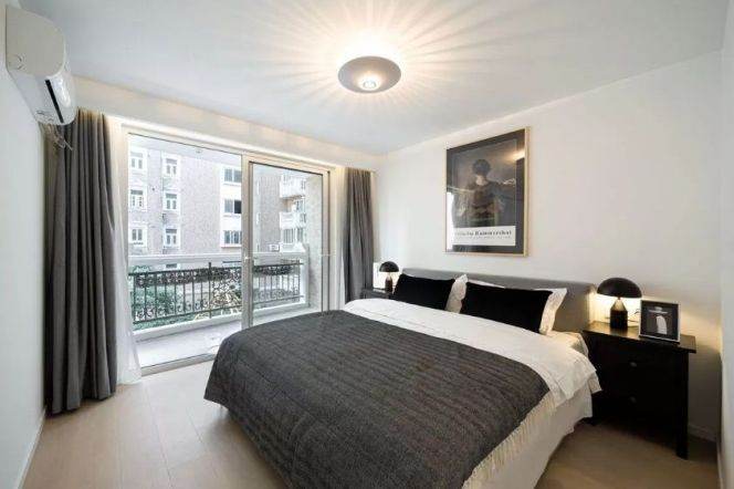 Modern 2brs with floor heating and balcony in central Xujiahui area