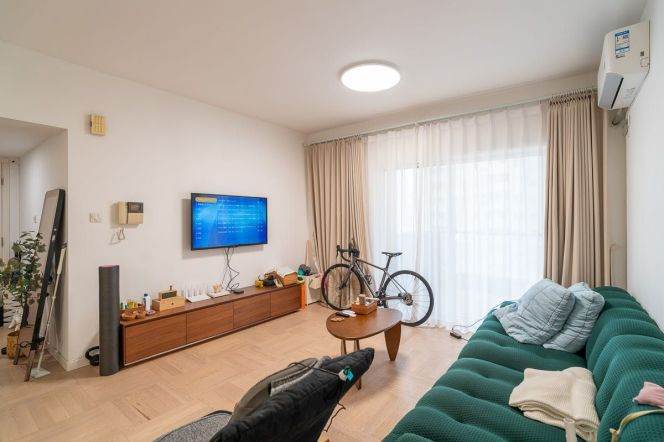 Huaihai rd/Ambassy Court 3+1br150sqm