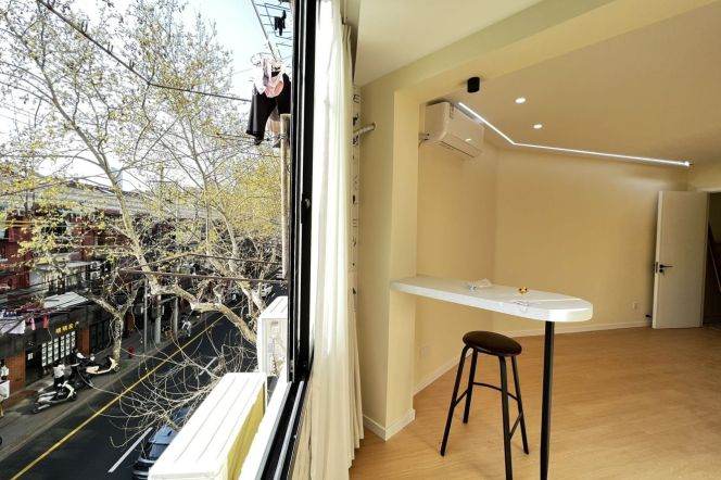 Nice spacious 1br/2lv Apt close to IAPM