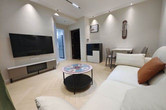 Modern 1BR Gem with Floor Heating in the Heart of Changning