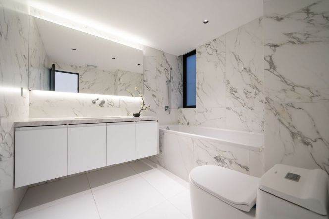 Spacious bright 3br+1/2Bt@Hanzhong rd with large private garden quality compound