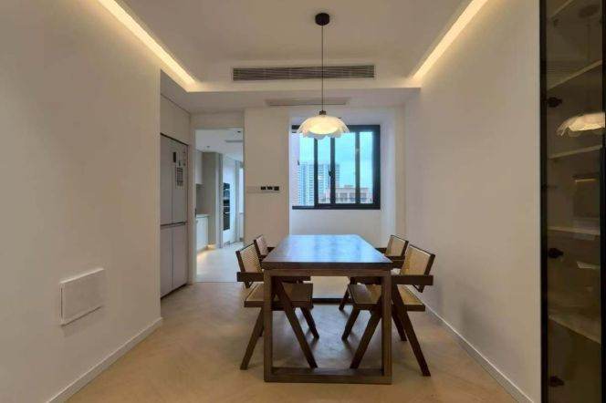 Modern 3brs with floor heating and balcony  nearby west nan jing road CBD 