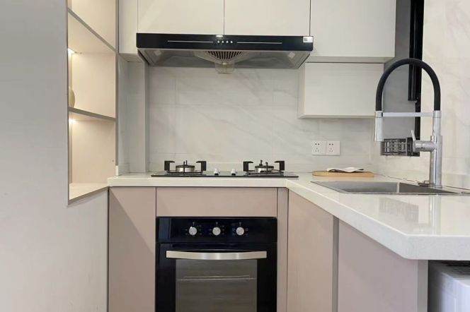 Spacious&Modern&Really Bright 1Bdr 1Bath+2F Walk Up+Large Closet+L3/4/10 Hong Qiao Rd