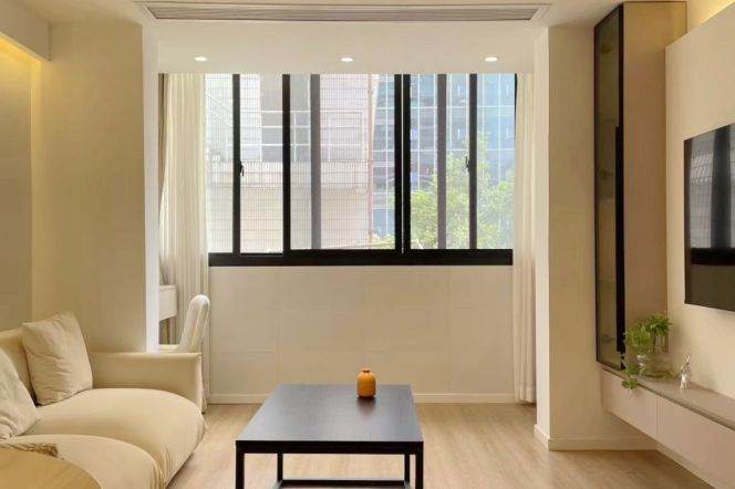 Spacious&Modern&Really Bright 1Bdr 1Bath+2F Walk Up+Large Closet+L3/4/10 Hong Qiao Rd