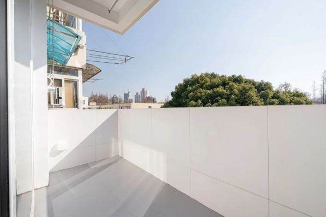 Good lighting 1br with balcony near Shanghai Library