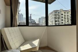 Spacious 1Br +great sunshine | Next to Jiangsu Rd |Zhongshan Park | Central AC