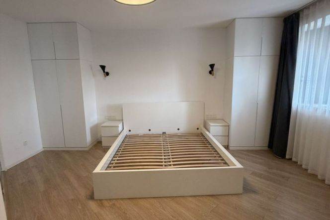 Modern 3brs with balcony in  central downtown 