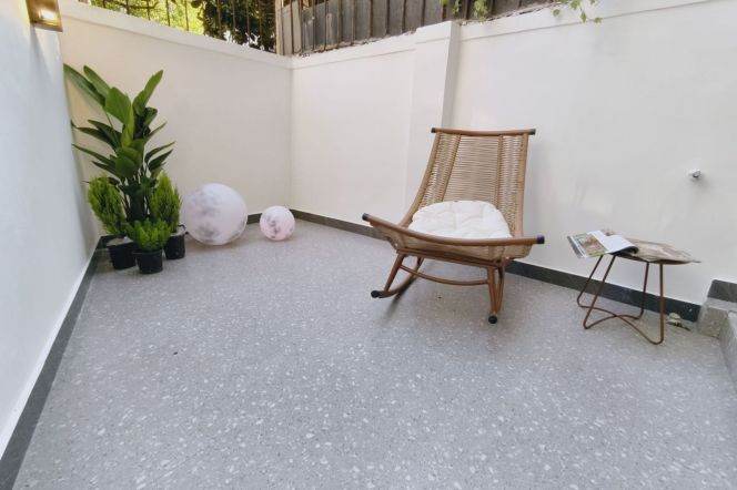 Nice yard+spacious 2br 1lr/big living room/NR ECUST,Jinjiang Park@L1