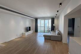 Modern 3brs with balcony in  central downtown 