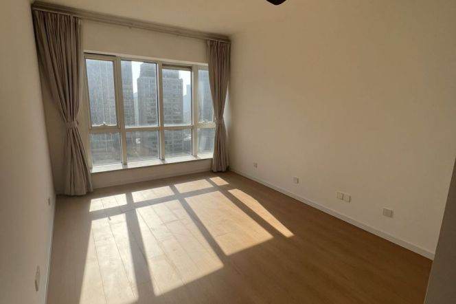 Modern 4brs with balcony in in Xintiandi