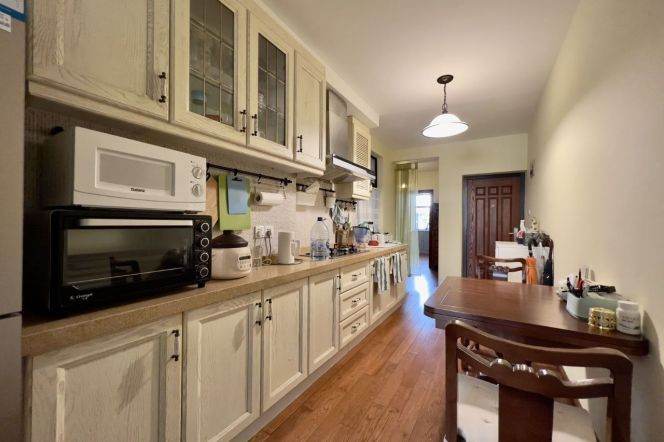 Good Daylight 1br with elevator near South Shanxi Road,Changshu Rd St,metro L1/L7/10/12