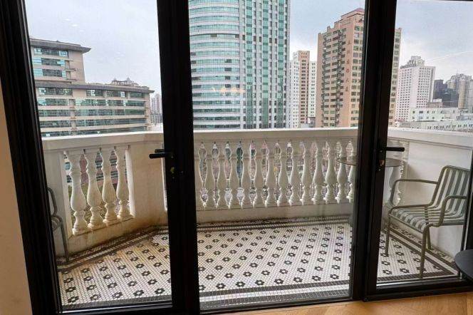 Decent 3br with Outdoor Balcony @Line 7/9 Zhaojiabang Road St.