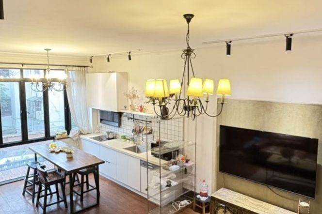 Spacious 3brs&2baths with terrace near IAPM/Xintiandi