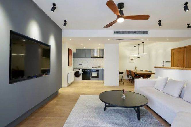 Modern 3brs with wall raditor and balcony in  centrak   Xujiahui