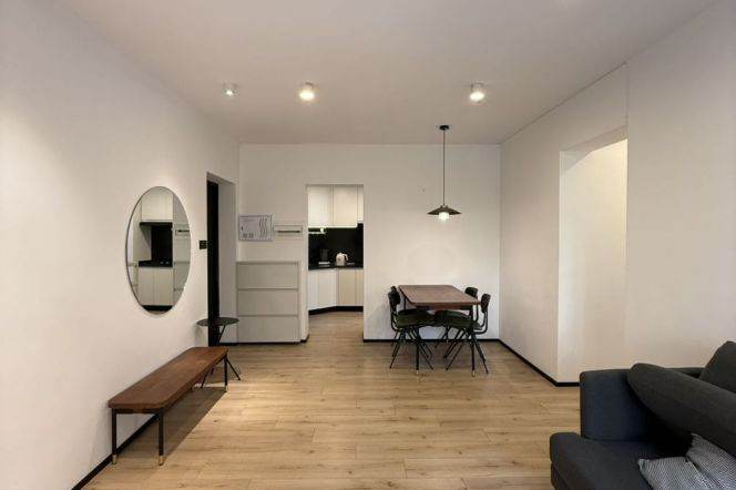 Spacious 2Brs/1Lr/1Bt apt nr dapuqiao,M9