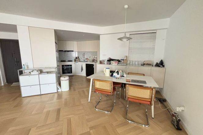 Modern 3brs with floor heating and balcony in  central downtown