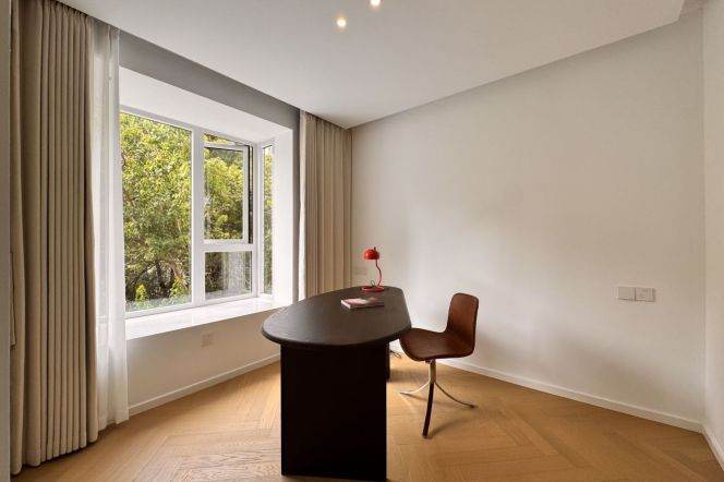 Spacious bright 3br/2bt@Changping rd 140sqm with ceiling to floor windows