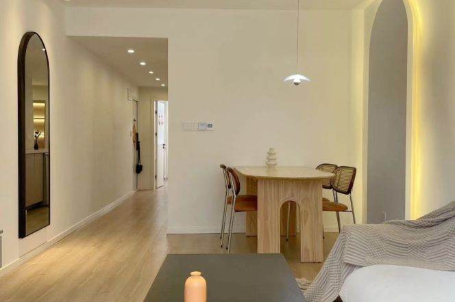 Spacious&Modern&Really Bright 1Bdr 1Bath+2F Walk Up+Large Closet+L3/4/10 Hong Qiao Rd