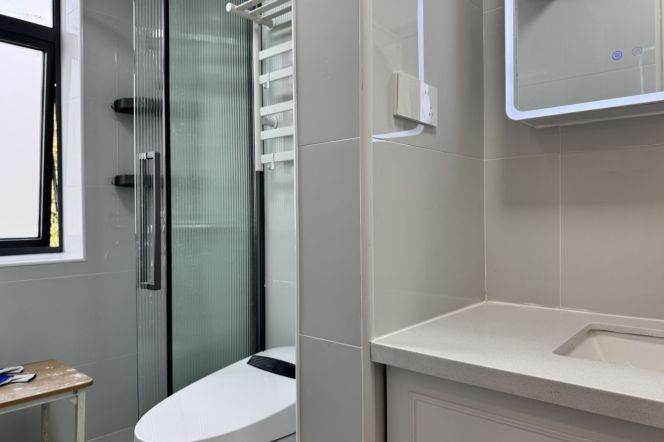 Spacious 1Br +great sunshine | Next to Jiangsu Rd |Zhongshan Park | Central AC