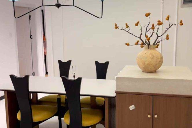 Elegant 180㎡ 4BR Residence | Bright, Spacious & Steps from Century Park