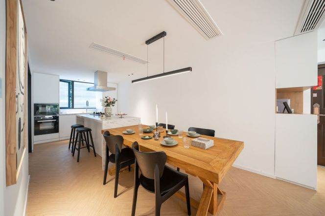 Spacious bright 3br+1/2Bt@Hanzhong rd with large private garden quality compound