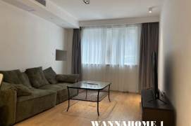 Spacious&Modern Elevator 2Bdrs 1Bath Apt+L14 Wu Ding Rd Metro+Jing An Temple CBD