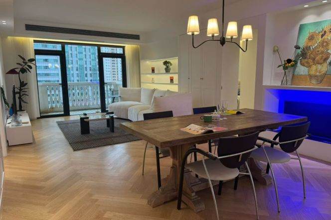 Decent 3br with Outdoor Balcony @Line 7/9 Zhaojiabang Road St.