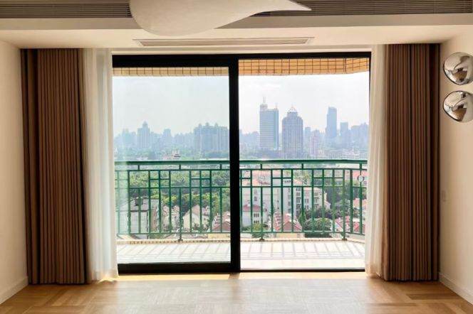 Modern 3brs with floor heating and balcony in  central downtown