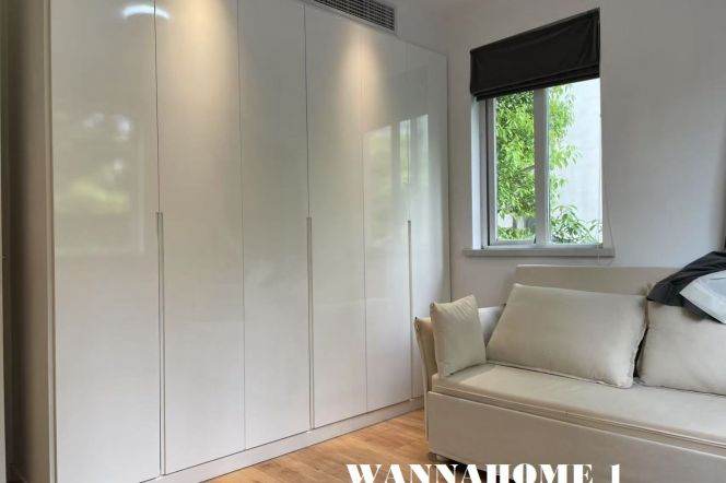 Spacious&Modern Elevator 2Bdrs 1Bath Apt+L14 Wu Ding Rd Metro+Jing An Temple CBD