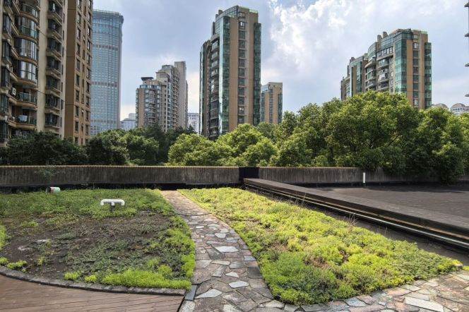 West nanjing rd 3br with big terrace