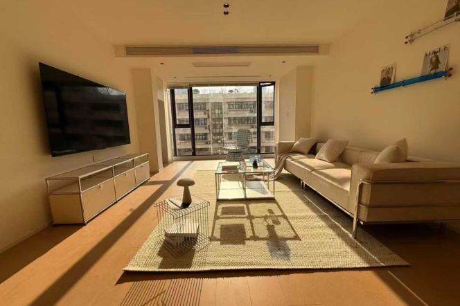 SuZhou Creek view 2BR 2BTH w/ Floor Heating nr ZhongTan Road M3/4