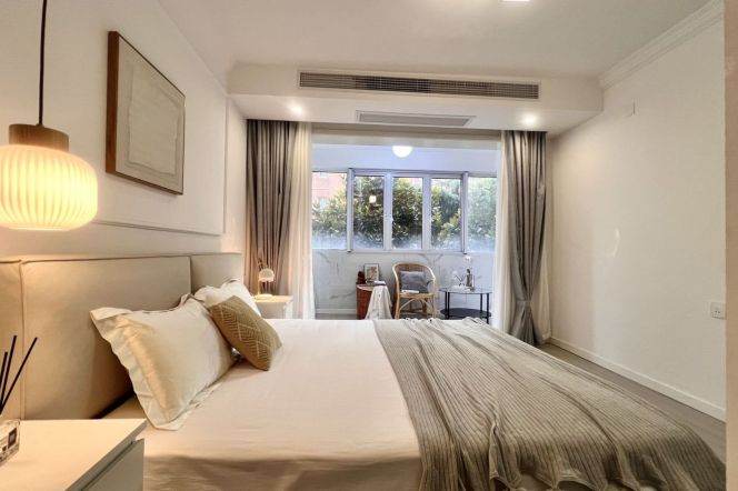 Modern 3Br-2bathr 140Sqm +floor heating @ Hongqiao rd, Simple & Beautiful