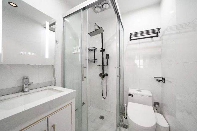 Bright 1Br+Balcony @ L10 SH library station