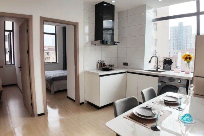 Quality 2br apt in Jing'an Nr Line2&11 JiangsuRd