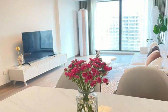 2 Brs, 1 Living room with nice view, 110 sqm @ Linping metro L4