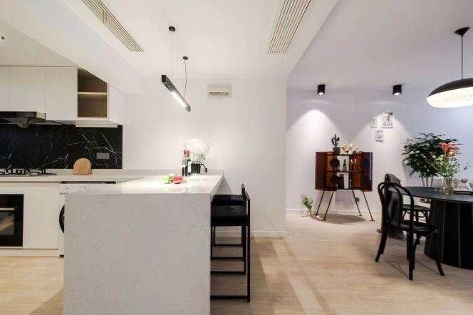 Modern 3BR 2BA with Private Garden nr IAPM