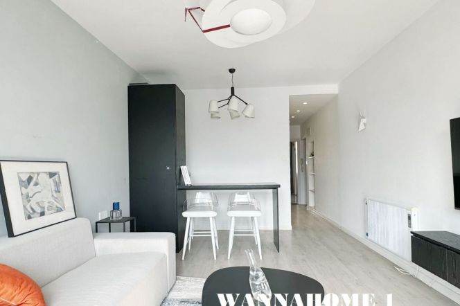 Modern&Spacious&Bright 1Bdr 1Bath Apt+6F Walk Up+Zhong Shan Park CBD