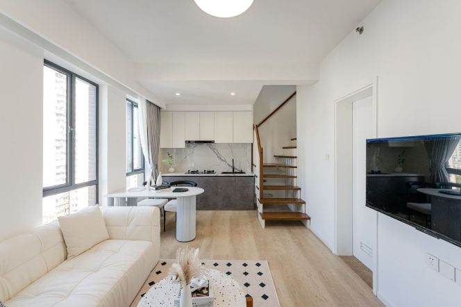 3 Brs, 2 Baths with Balcony, Central ac, Oven, 110 sqm @ Shangcheng metro L9