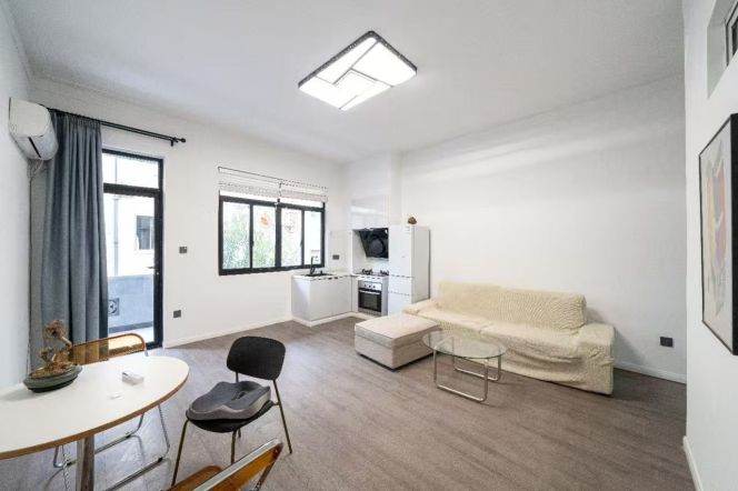Bright 1Br+Balcony @ L10 SH library station